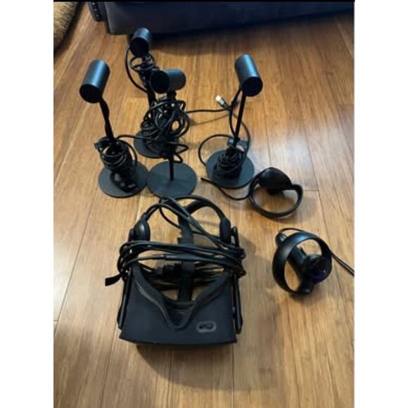 Oculus Rift CV1 VR Headset Full Set w/ Touch Controllers & 4x Sensors-Preowned - Picture 2 of 5